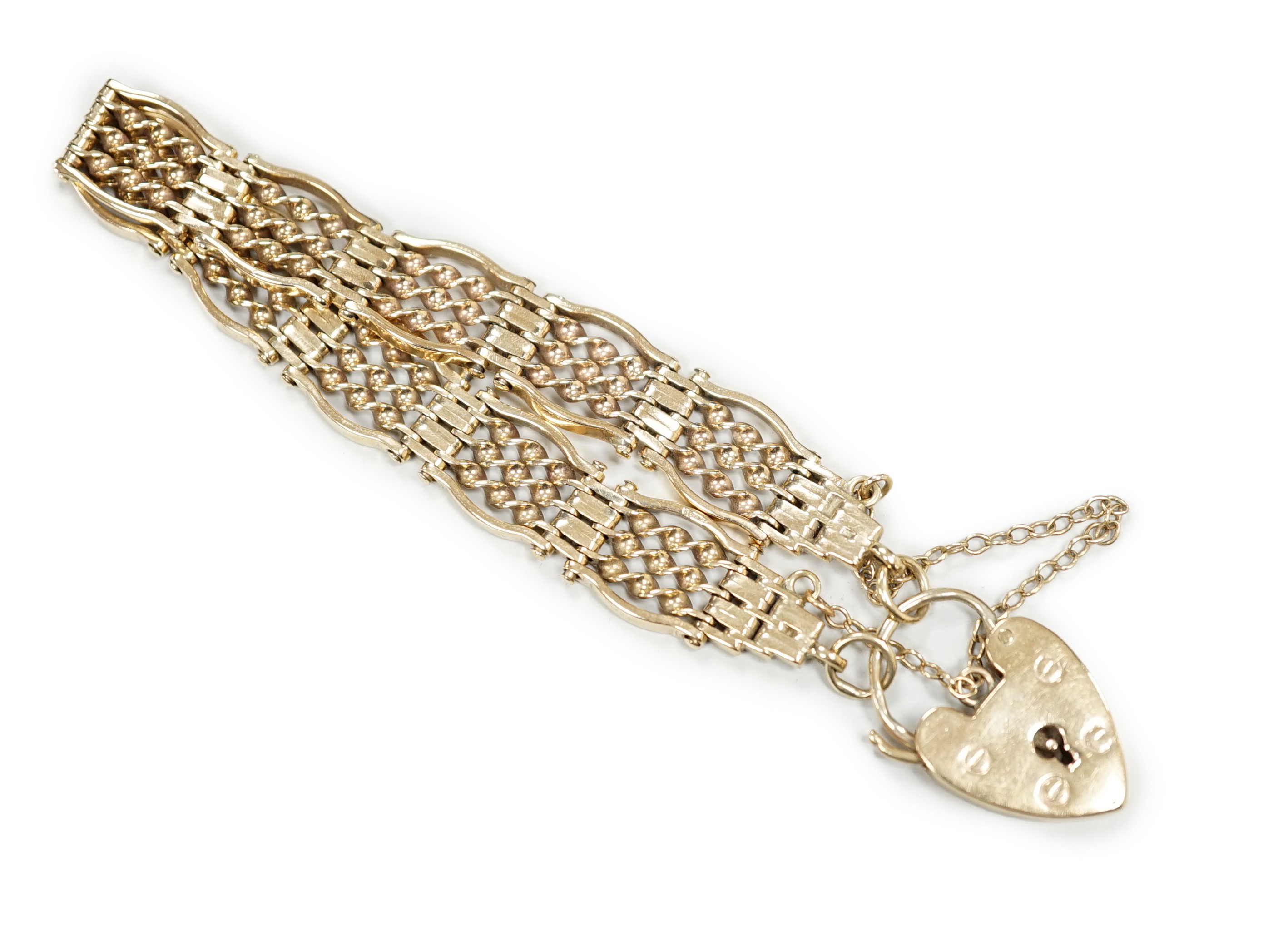 A modern 9ct. gold gate link bracelet, with heart shaped padlock clasp, approx. 16cm, 24 grams.